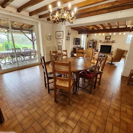 Spacious House With Large Garden In Holiday home Valdivienne