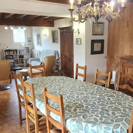 Spacious House With Large Garden In