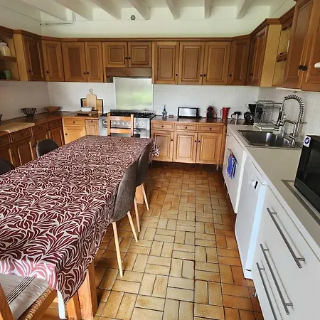Сasa de vacaciones Spacious House With Large Garden In Valdivienne