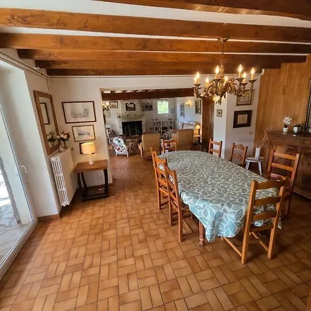 Сasa de vacaciones Spacious House With Large Garden In Valdivienne
