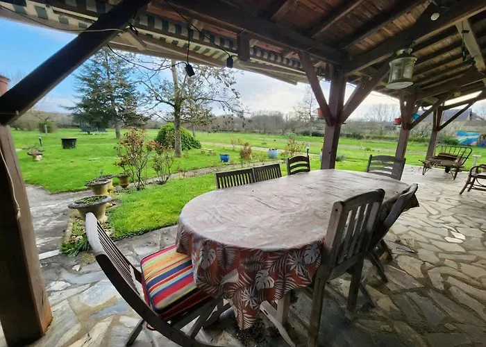 Spacious House With Large Garden In * Valdivienne