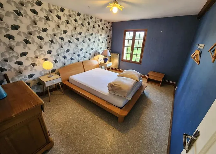 Spacious House With Large Garden In