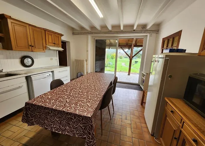 Spacious House With Large Garden In * Valdivienne