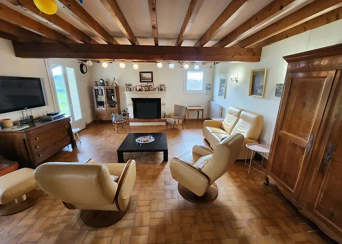 בית נופש Spacious House With Large Garden In *